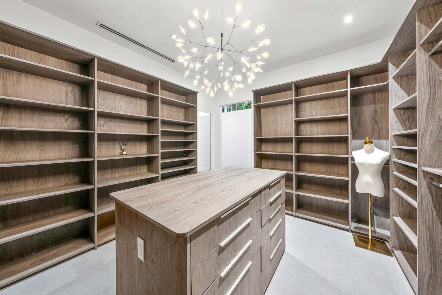 Thoughtfully designed with extensive custom storage and a central island, this wardrobe suite delivers both elegance and functionality.