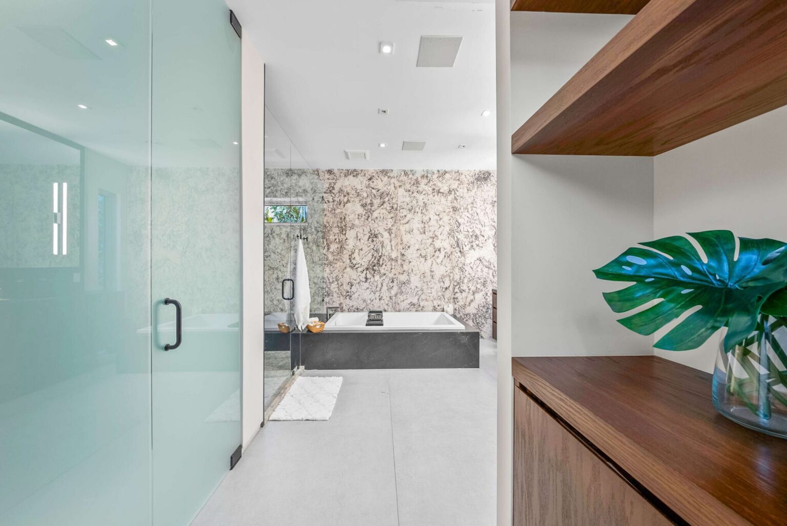 Designed for ultimate comfort, this expansive bath offers a tranquil setting for rest, rejuvenation, and indulgence.