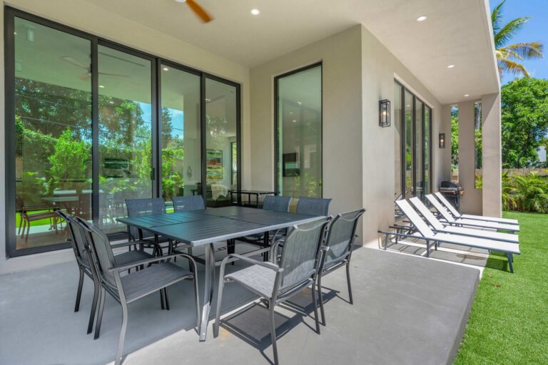Outdoor dining on the covered terrace