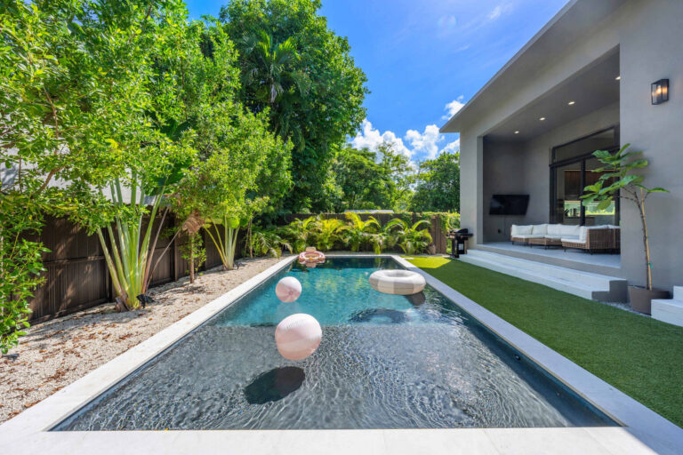 Private pool, turf sun deck and covered terrace at Villa Bran Miami
