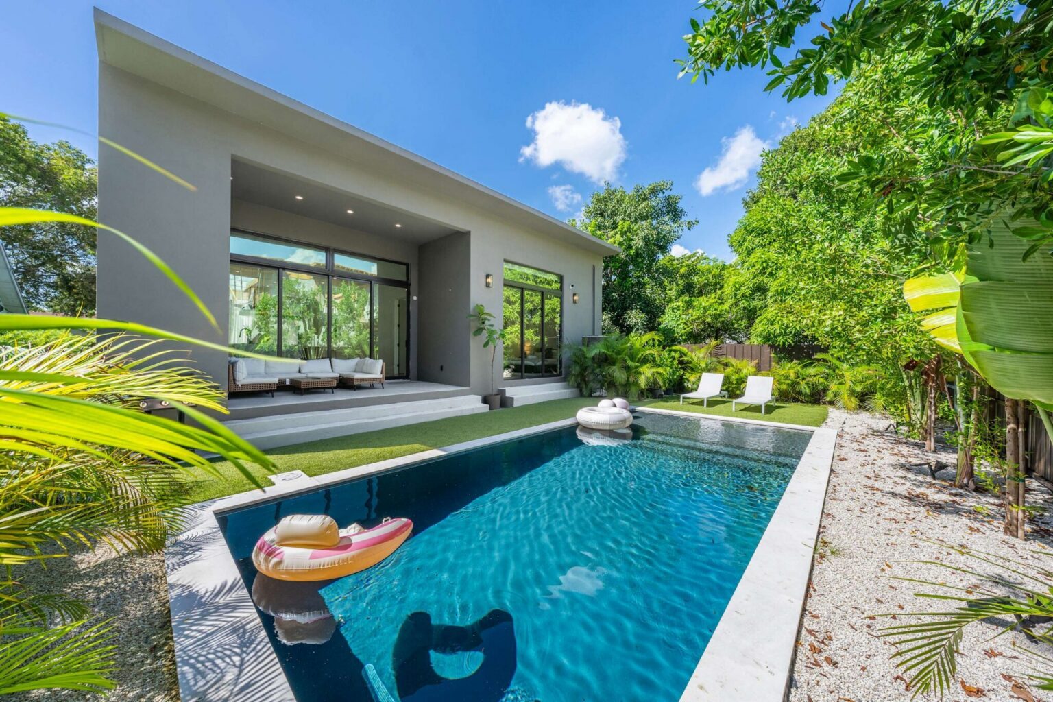 Modern Miami villa with private pool and lush tropical garden
